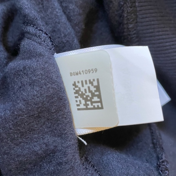 The North Face Women’s USA Cropped Pullover Hoodie 3 - Picture 5 of 7